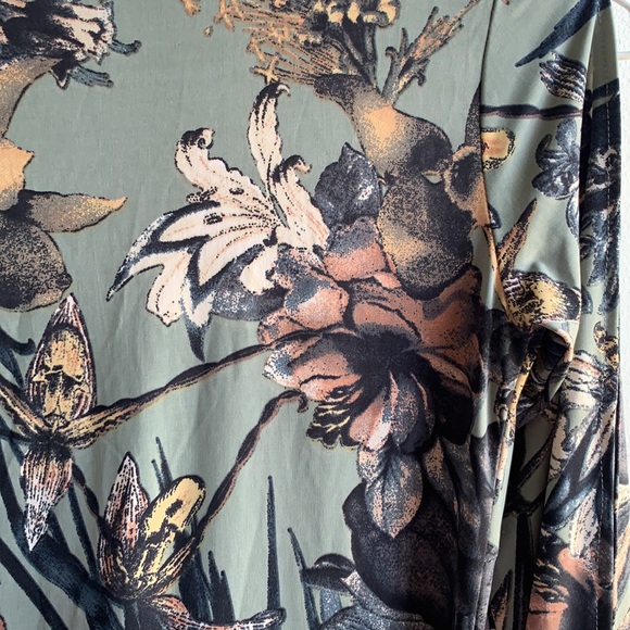 Long Floral Jumpsuit with Floral Pattern - Picture 5 of 6